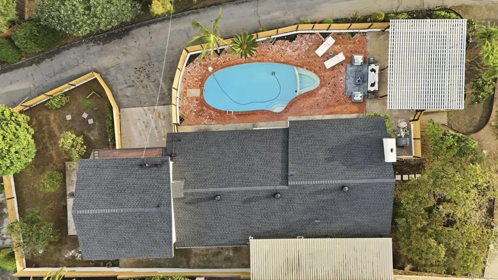 1019 Torole Circle, Vista, California 92084 home-pic-37