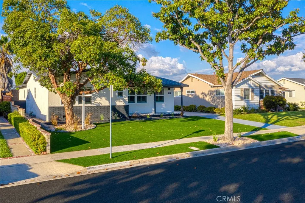 925 W Autumn, Anaheim, California 92805 home-pic-1