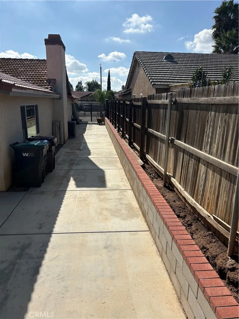 23320 Sonnet, Moreno Valley, California 92557 home-pic-20