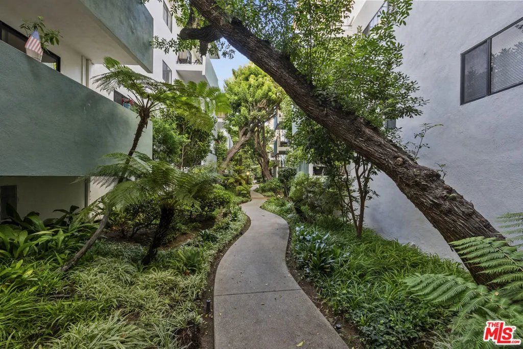 5000 S Centinela Avenue 128, Los Angeles, California 90066 home-pic-16