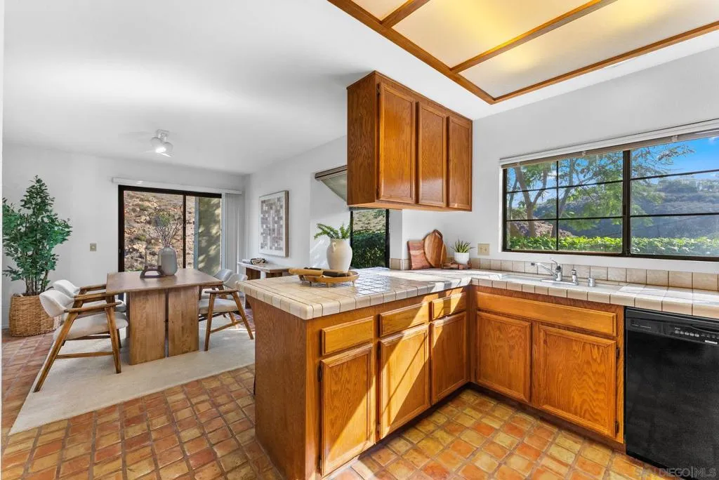 3148 Vista Grande, Carlsbad, California 92009 home-pic-6