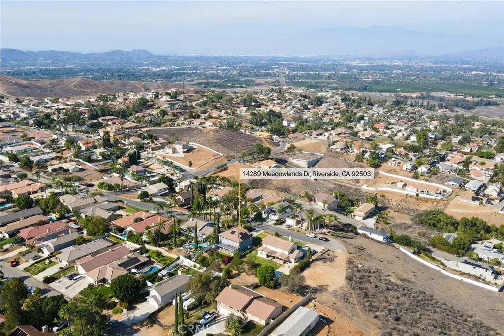 14289 14289 Meadowlands Drive, Riverside, California 92503 home-pic-64
