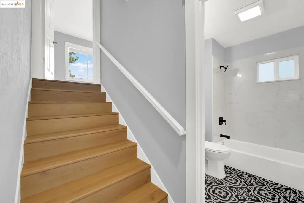 1418 102nd Ave, Oakland, California 94603 home-pic-18