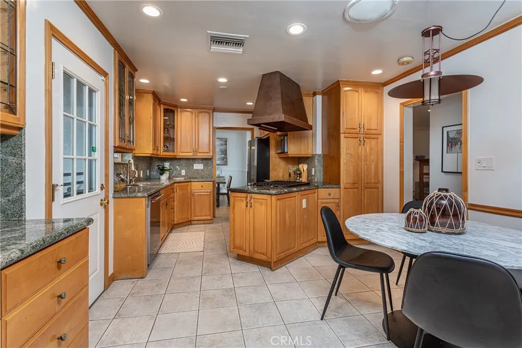 842 Cornell, Burbank, California 91504 home-pic-9