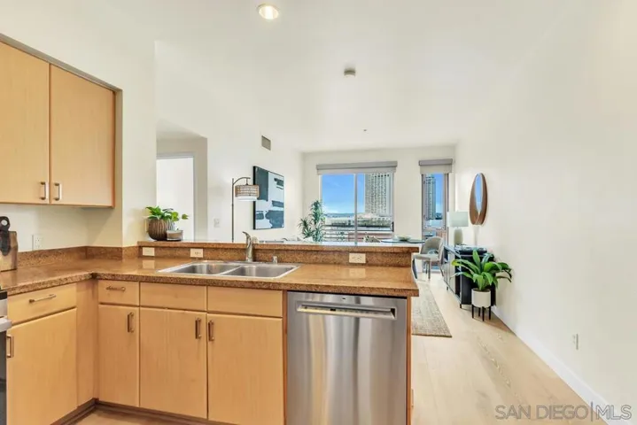 445 Island 714, San Diego, California 92101