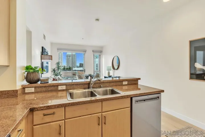 445 Island 714, San Diego, California 92101