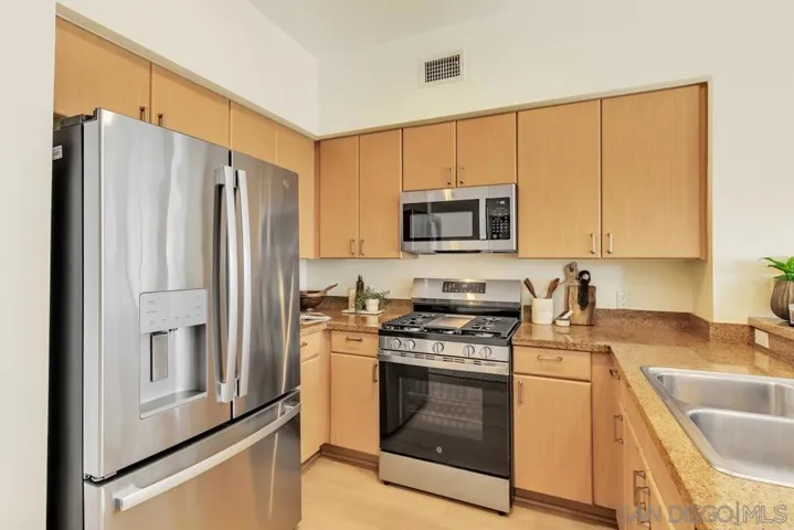 445 Island 714, San Diego, California 92101