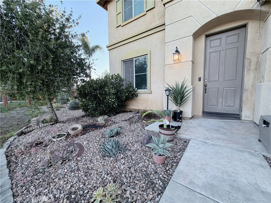 33173 Aquamarine Circle, Menifee, California 92584 home-pic-2