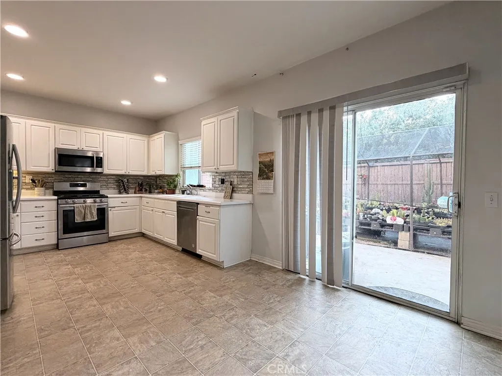 33173 Aquamarine Circle, Menifee, California 92584 home-pic-7