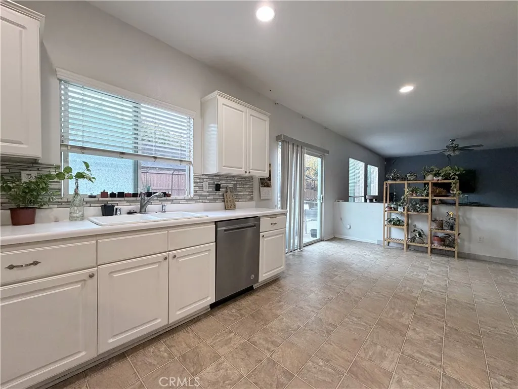 33173 Aquamarine Circle, Menifee, California 92584 home-pic-11