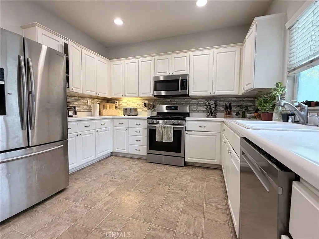 33173 Aquamarine Circle, Menifee, California 92584 home-pic-9