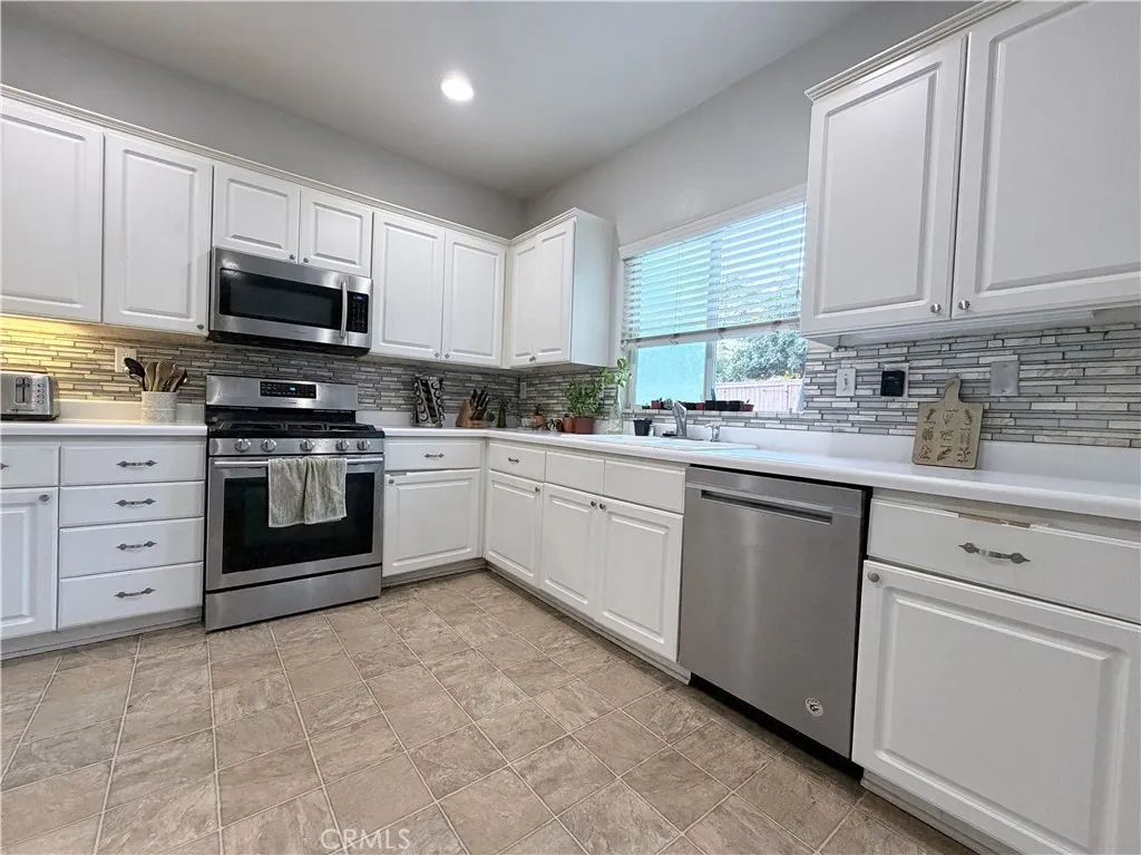 33173 Aquamarine Circle, Menifee, California 92584 home-pic-8