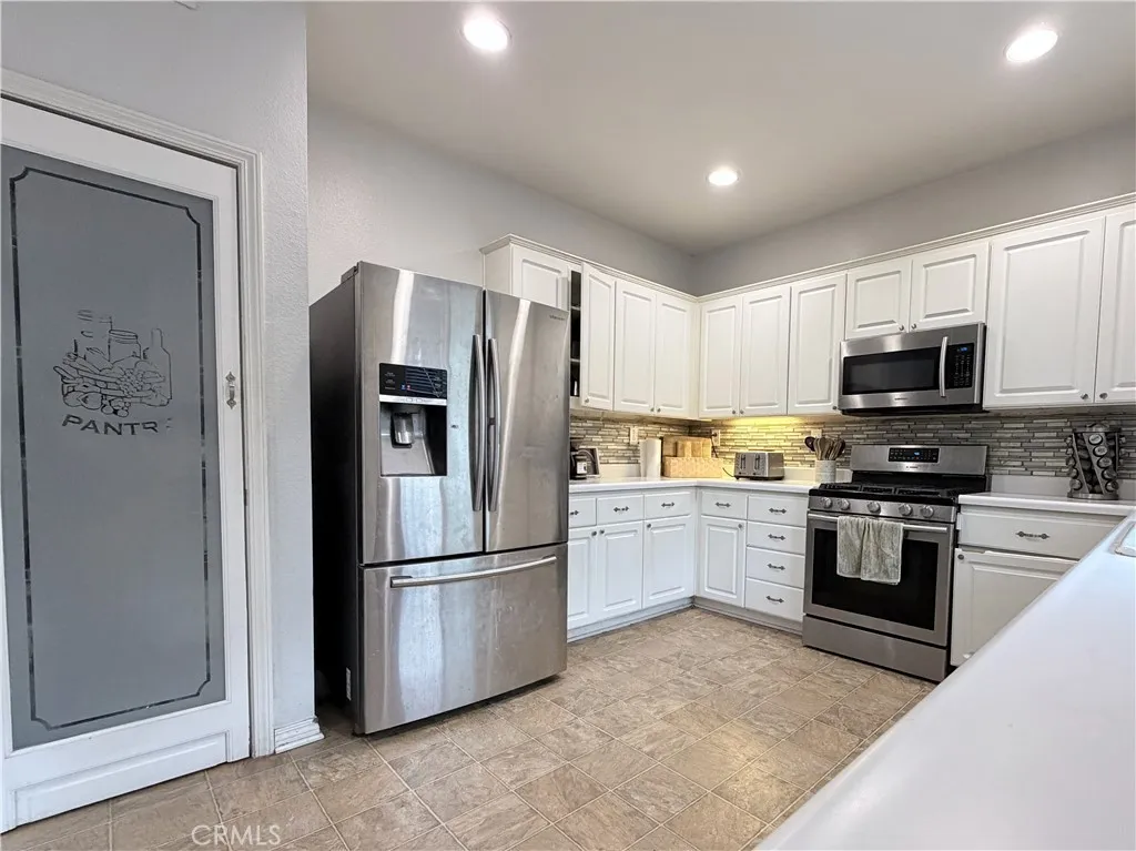 33173 Aquamarine Circle, Menifee, California 92584 home-pic-10