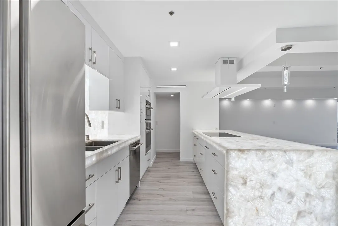 10790 Wilshire Boulevard 806, Los Angeles, California 90024 home-pic-6
