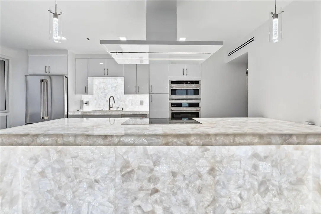 10790 Wilshire Boulevard 806, Los Angeles, California 90024 home-pic-2