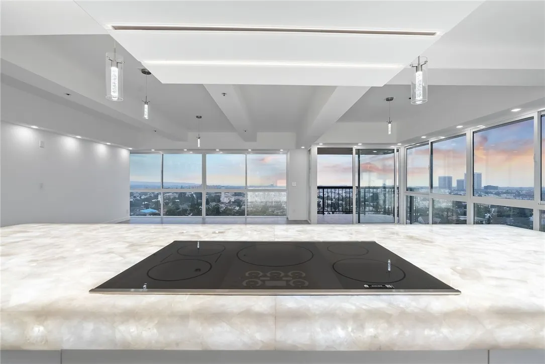 10790 Wilshire Boulevard 806, Los Angeles, California 90024 home-pic-10