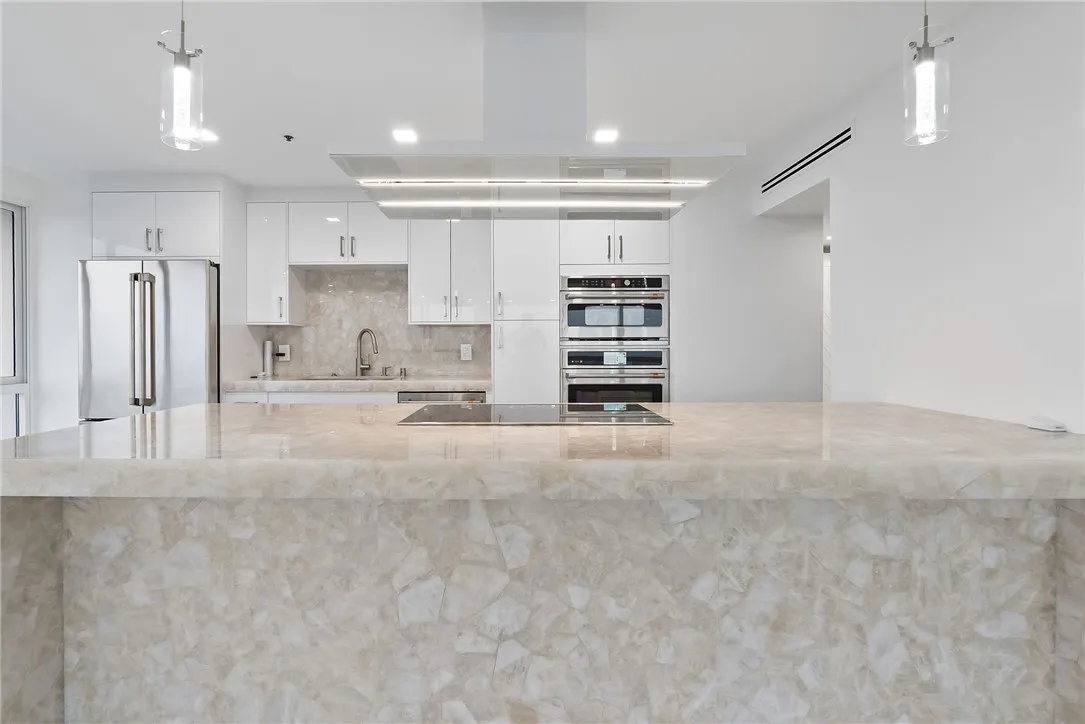 10790 Wilshire Boulevard 806, Los Angeles, California 90024 home-pic-1