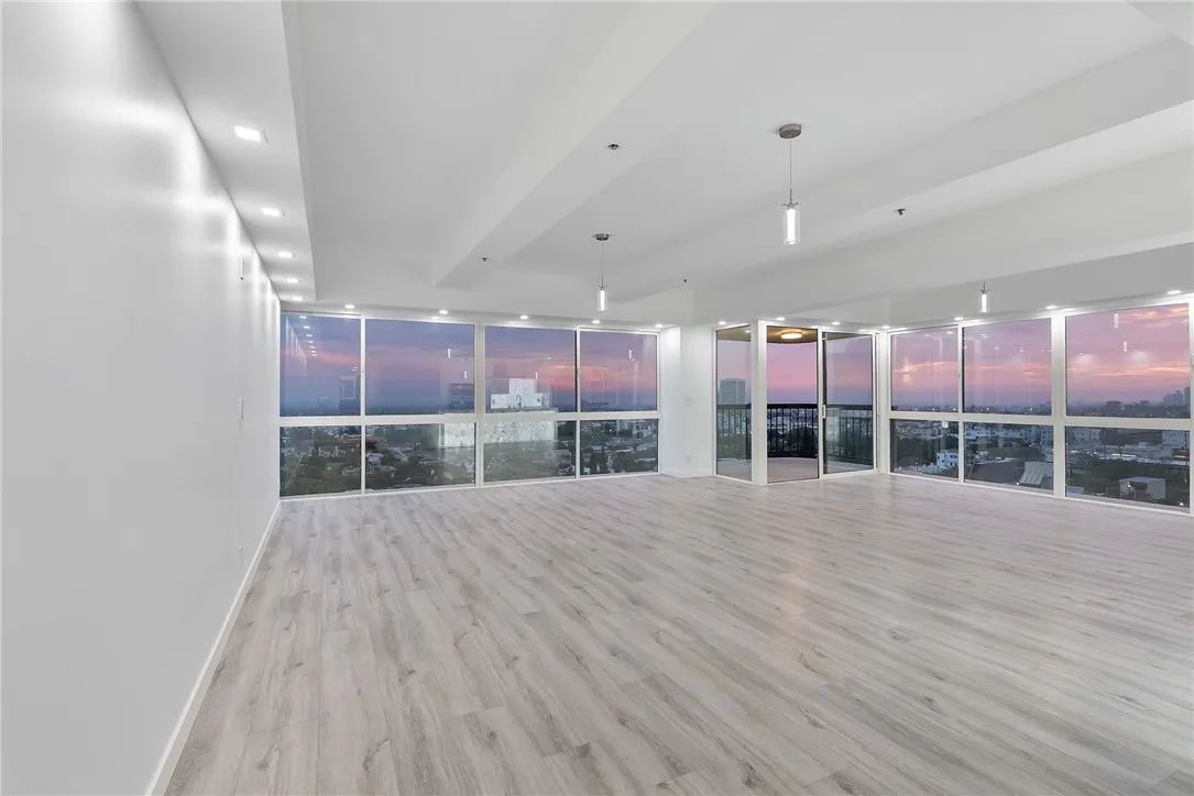 10790 Wilshire Boulevard 806, Los Angeles, California 90024 home-pic-56