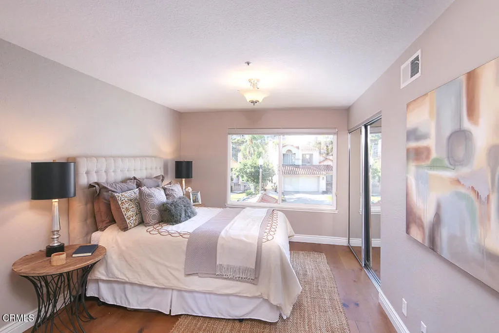 925 Calle Del Pacifico, Glendale, California 91208 home-pic-25