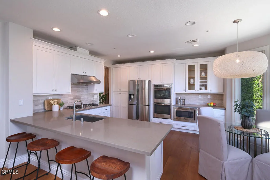925 Calle Del Pacifico, Glendale, California 91208 home-pic-13