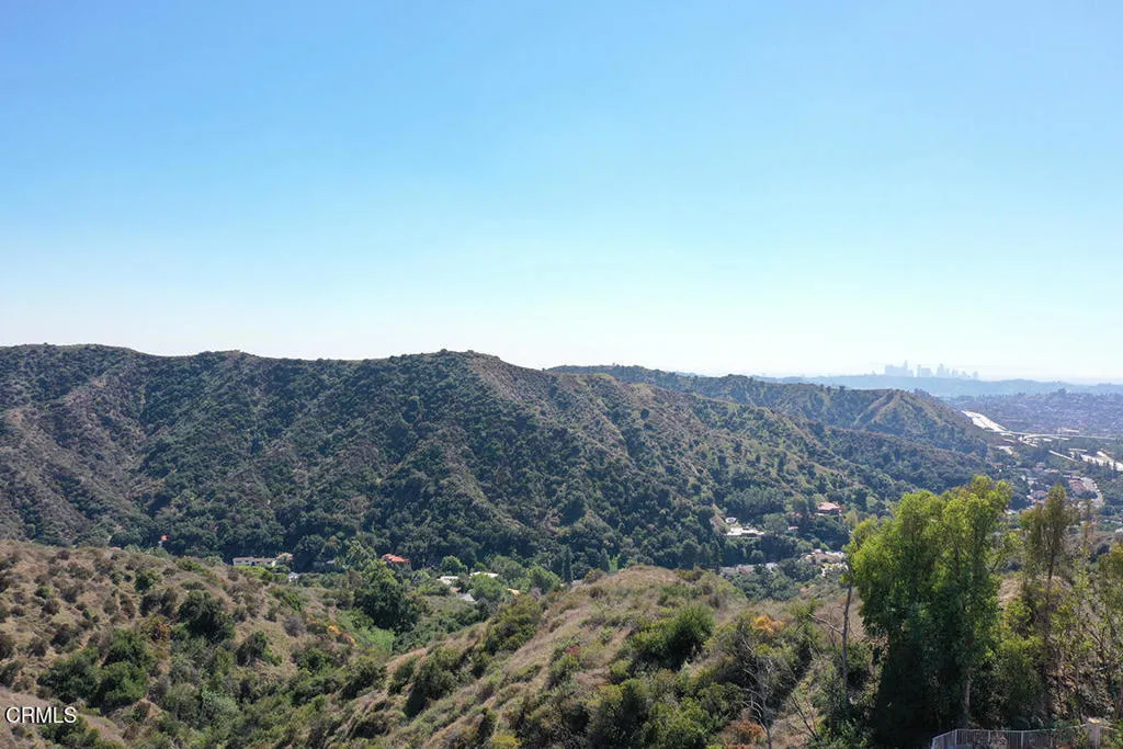 925 Calle Del Pacifico, Glendale, California 91208 home-pic-28