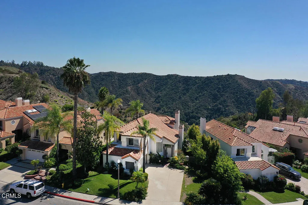 925 Calle Del Pacifico, Glendale, California 91208 home-pic-35