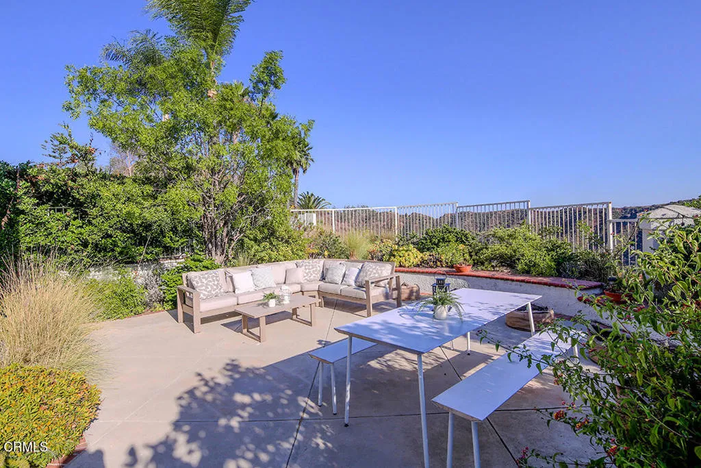 925 Calle Del Pacifico, Glendale, California 91208 home-pic-44
