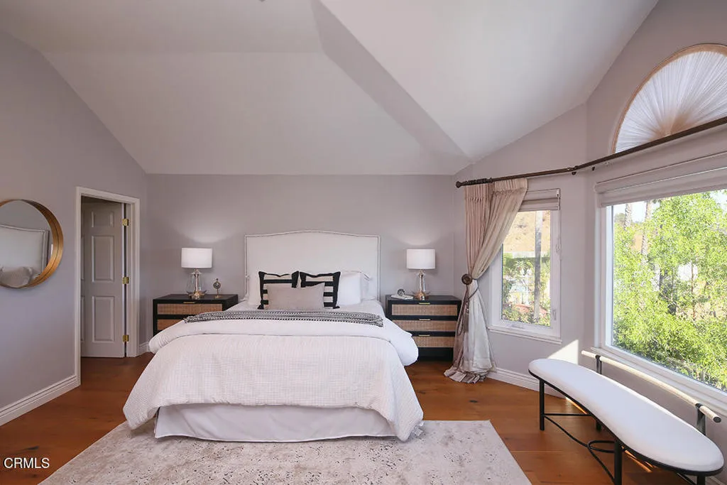 925 Calle Del Pacifico, Glendale, California 91208 home-pic-24