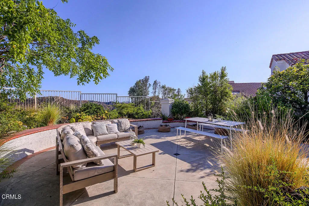 925 Calle Del Pacifico, Glendale, California 91208 home-pic-45