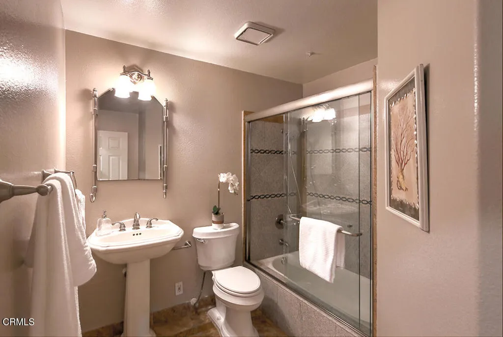 925 Calle Del Pacifico, Glendale, California 91208 home-pic-19