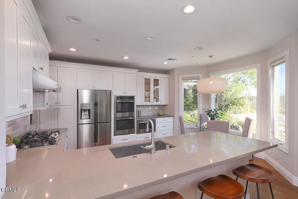 925 Calle Del Pacifico, Glendale, California 91208 home-pic-12