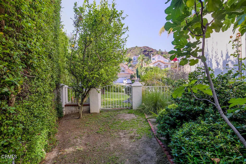 925 Calle Del Pacifico, Glendale, California 91208 home-pic-40