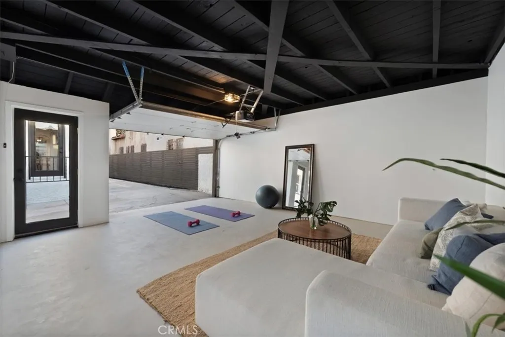 3905 Roxton Avenue, Los Angeles, California 90008 home-pic-33