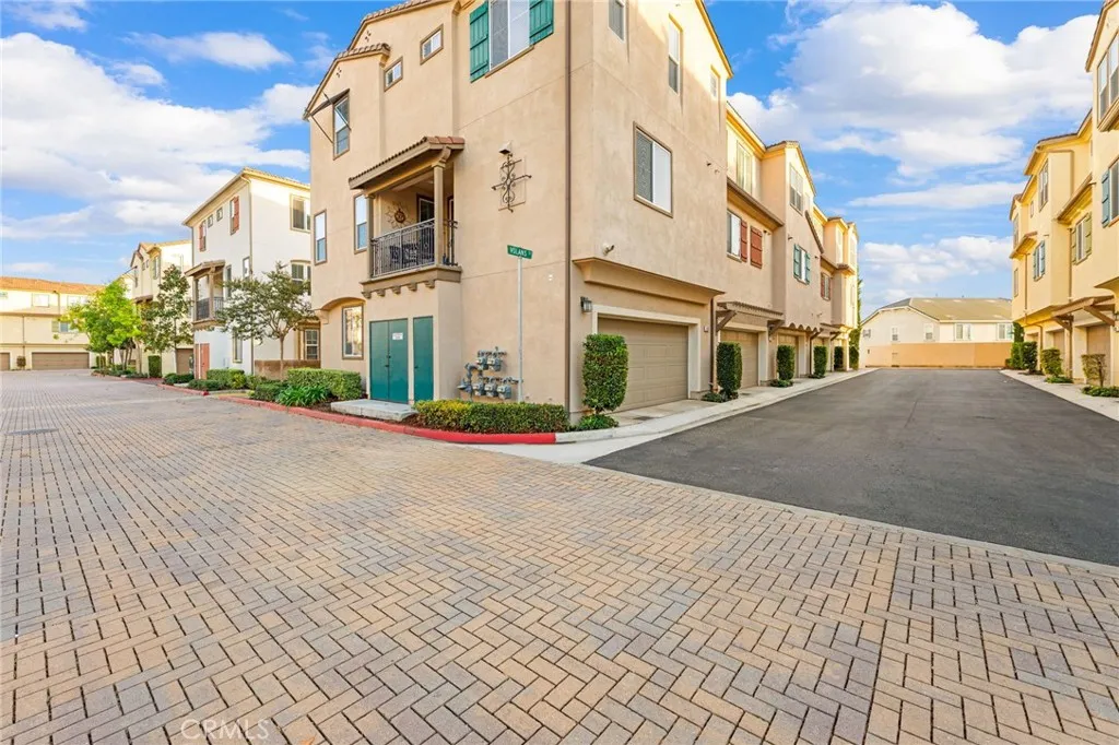 6383 Volans Court, Eastvale, California 91752 home-pic-30