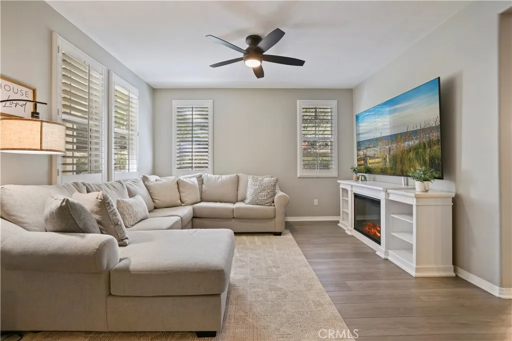 28555 Herrera, Valencia, California 91354 home-pic-3