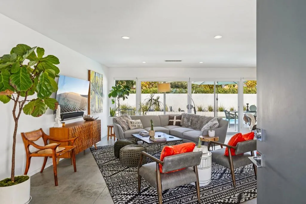 2463 S Broadmoor Drive, Palm Springs, California 92264 home-pic-13