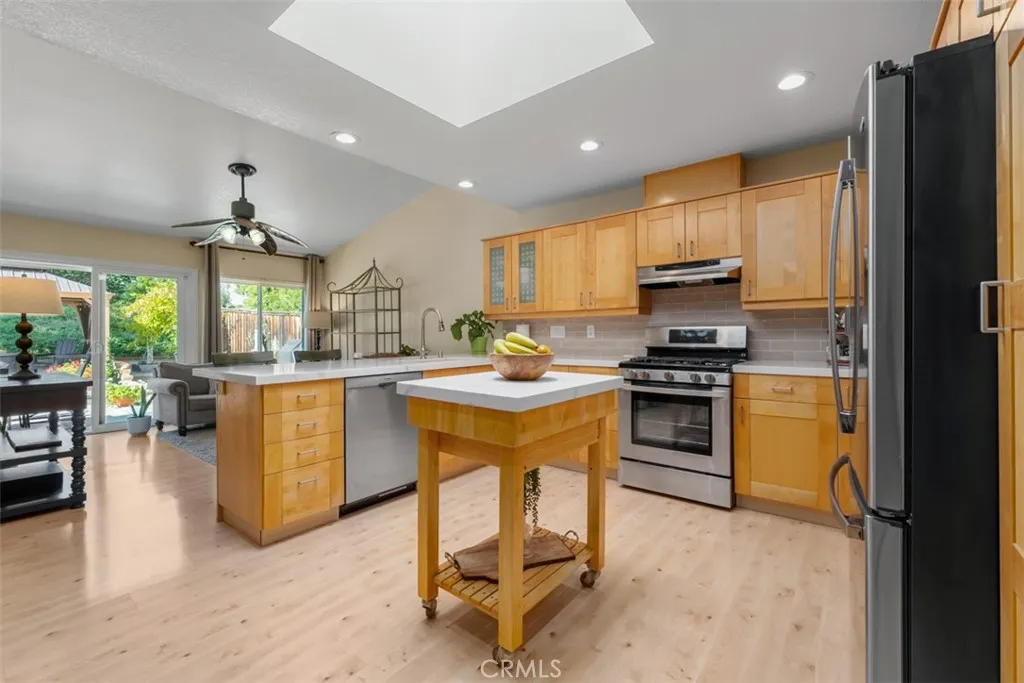 23691 Via El Rocio, Mission Viejo, California 92691 home-pic-4