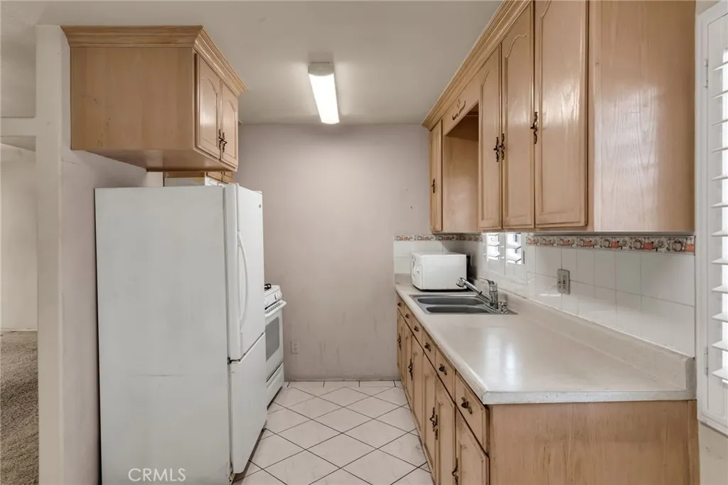 323 E 102nd St., Los Angeles, California 90003 home-pic-12