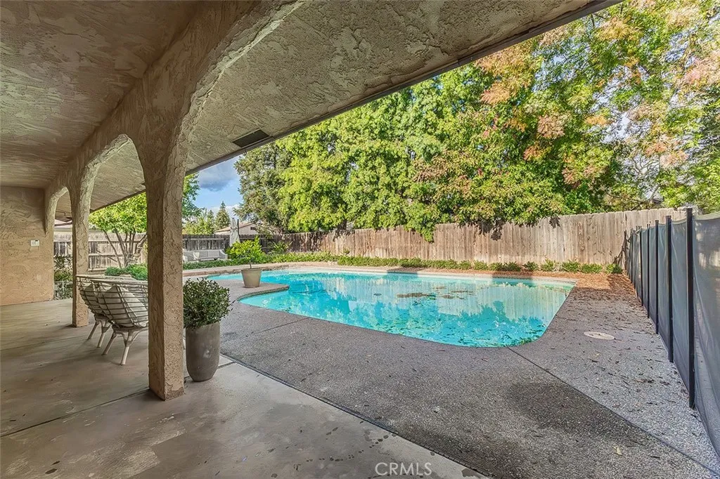 406 E Audubon Drive, Fresno, California 93720 home-pic-53