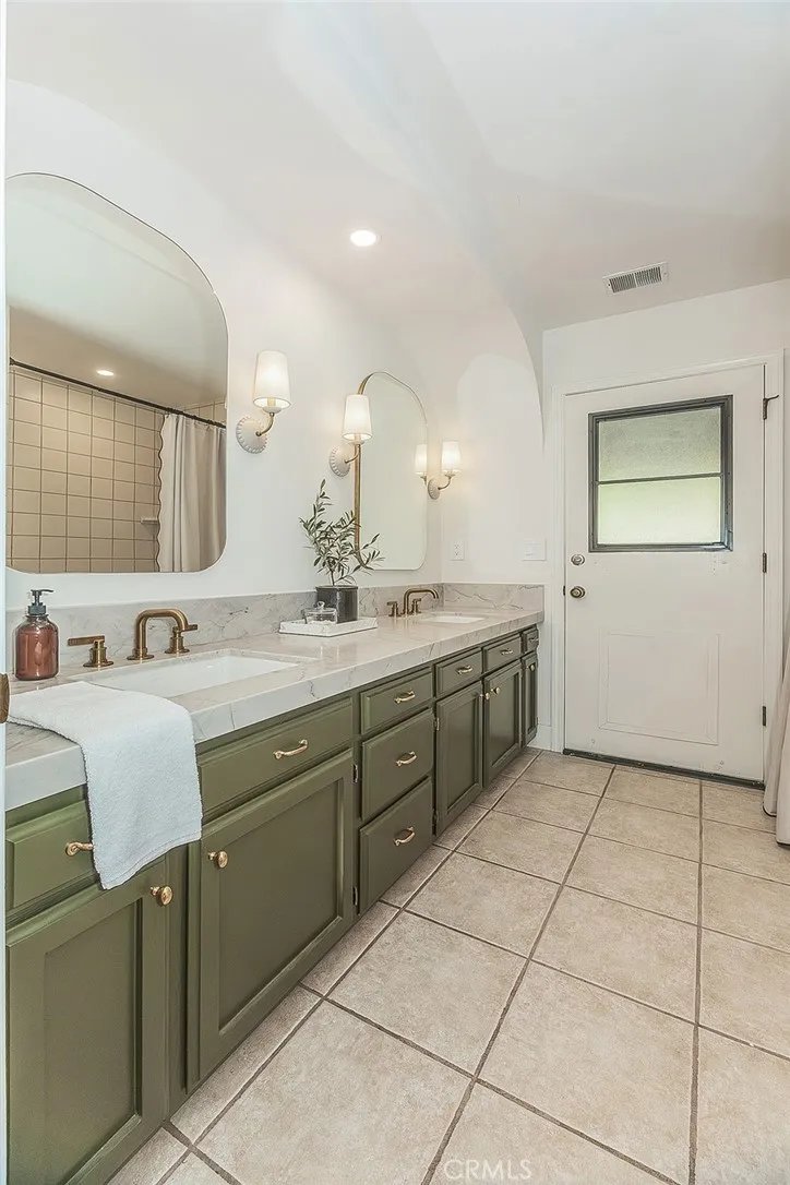 406 E Audubon Drive, Fresno, California 93720 home-pic-37