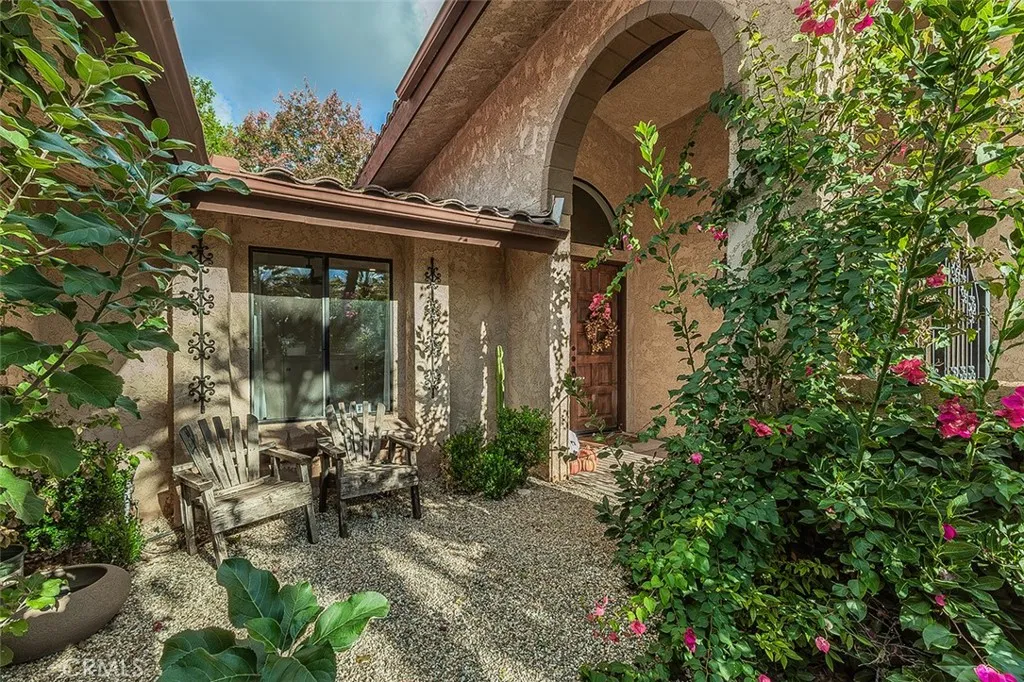 406 E Audubon Drive, Fresno, California 93720 home-pic-3