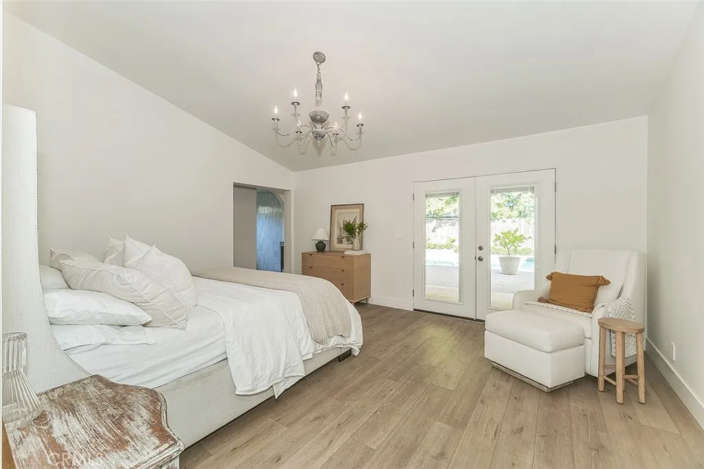 406 E Audubon Drive, Fresno, California 93720 home-pic-22