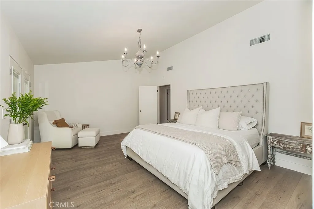 406 E Audubon Drive, Fresno, California 93720 home-pic-24