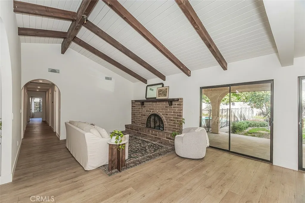 406 E Audubon Drive, Fresno, California 93720 home-pic-12