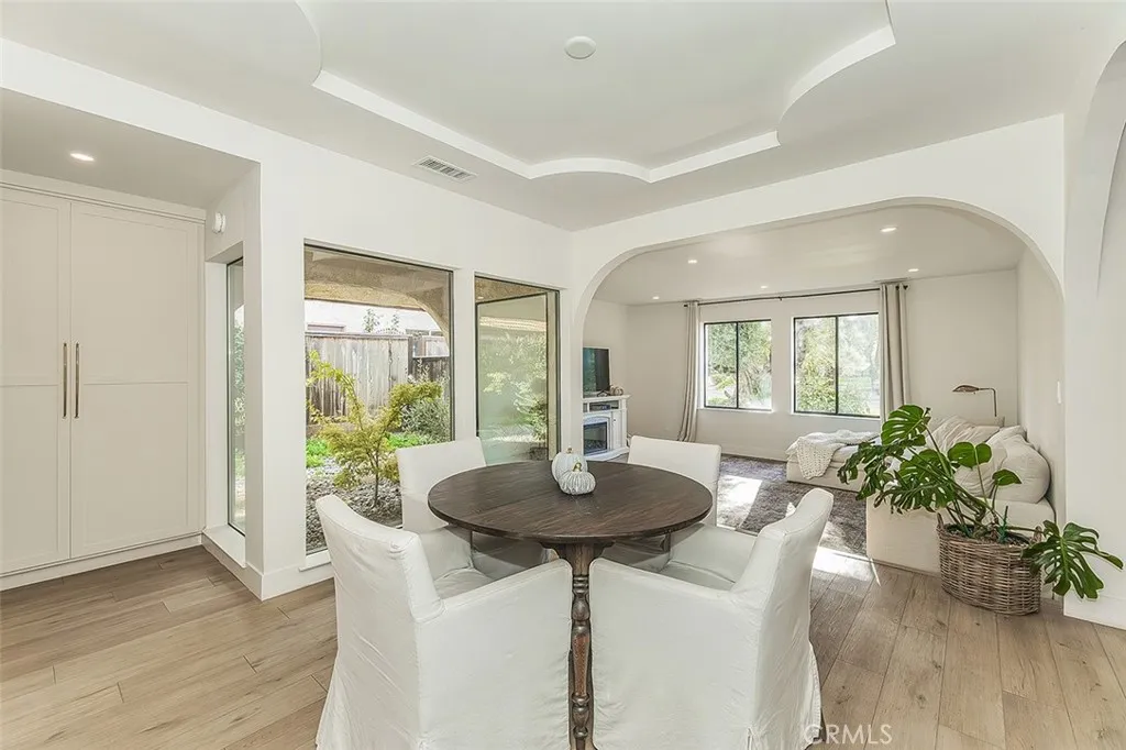 406 E Audubon Drive, Fresno, California 93720 home-pic-10