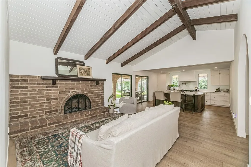 406 E Audubon Drive, Fresno, California 93720 home-pic-14