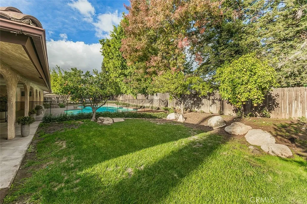 406 E Audubon Drive, Fresno, California 93720 home-pic-49