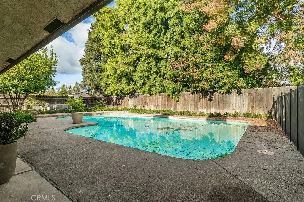 406 E Audubon Drive, Fresno, California 93720 home-pic-54