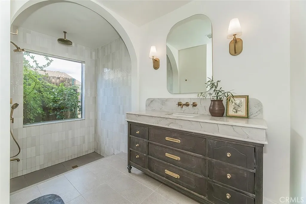 406 E Audubon Drive, Fresno, California 93720 home-pic-26