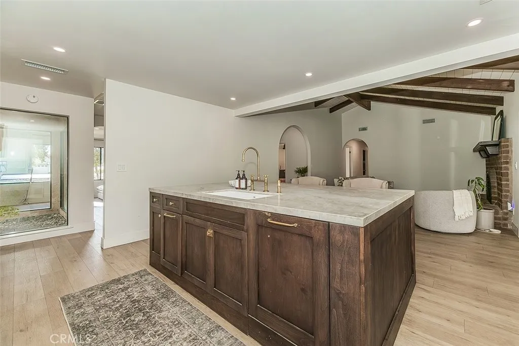 406 E Audubon Drive, Fresno, California 93720 home-pic-19